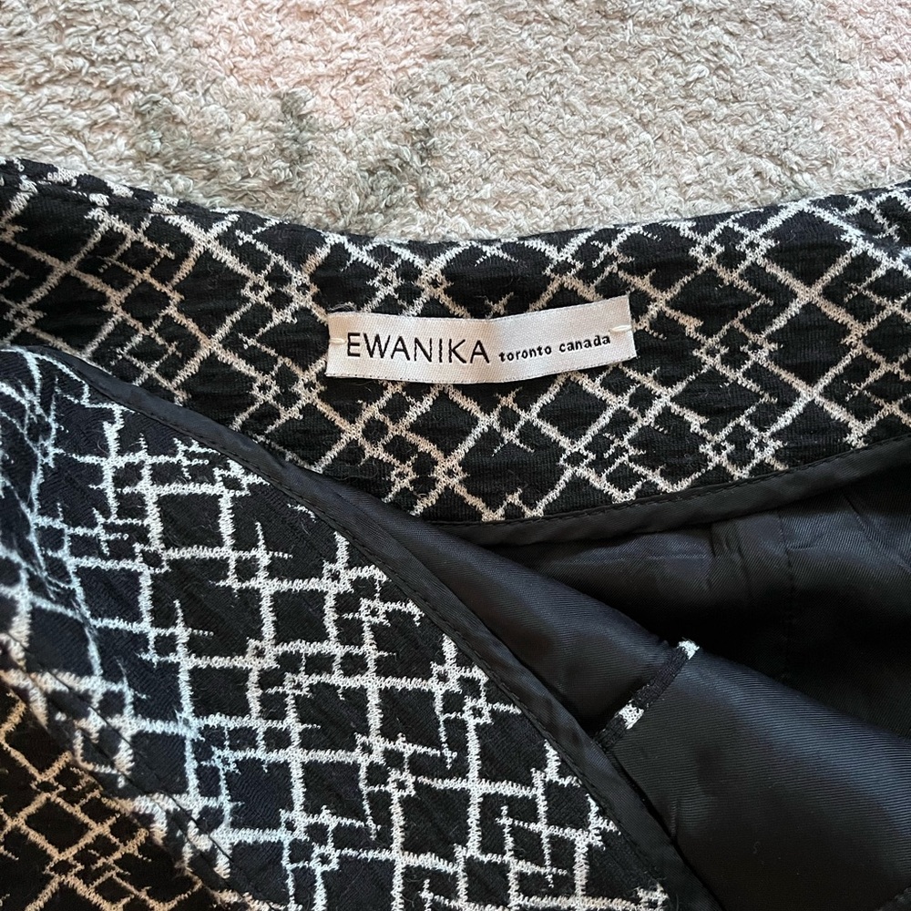 Black and White Geometric Pencil Skirt - Picture 5 of 5